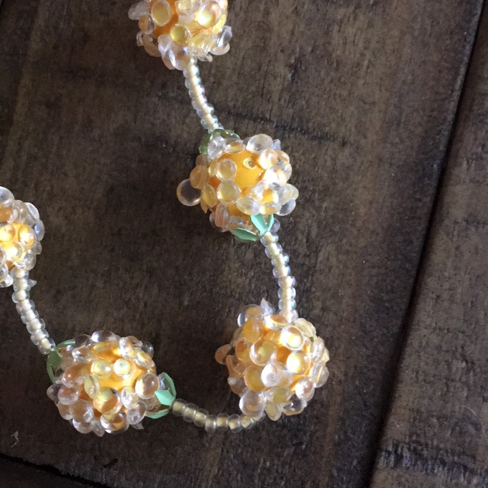 Vintage yellow beaded statement necklace - Picture 4 of 8